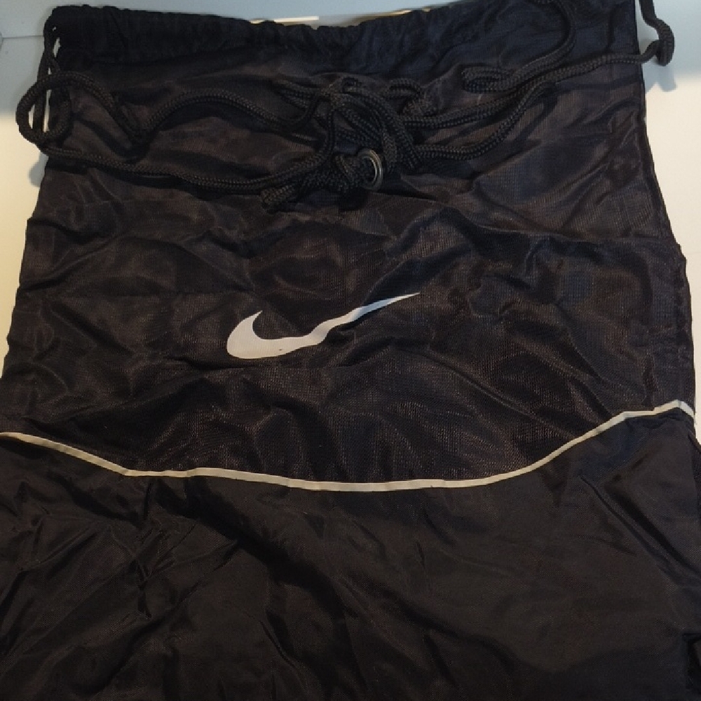 Nike Black and White Drawstring Bag